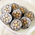 バーガンディ♪'s cooksnap of when they made 梅の花　飾り巻き寿司.
