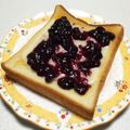 Blue＊＊'s cooksnap of when they made *スライスチーズ＆ブルーベリートースト*.