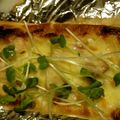 （｀ｖ´し）'s cooksnap of when they made 低糖質　油揚げのピザ.