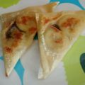 ShinobiK's cooksnap of when they made ワンタンの皮で☆簡単三角チョコパイ風♡.
