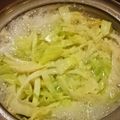 Lininha's cooksnap of when they made しんなり美味♡千切キャベツの塩にんにく鍋.
