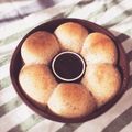 もちとみー's cooksnap of when they made 小さな手ごねパン♡バターと卵は‥無しで。.