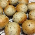 料理下手なママさん's cooksnap of when they made 黒ごまたっぷり＊ごまパン＊.