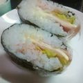 たにたーに's cooksnap of when they made おにぎらず 具 ハムチーズマヨ.