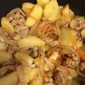 yayukomi's cooksnap of when they made 簡単☆こってり豚バラポテト☆すき焼き味.