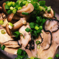 ぴぃー子's cooksnap of when they made 塩麹さんde牡蠣ときのこの酒蒸し.