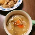 あきにゃんだ's cooksnap of when they made 野菜たっぷり白菜と人参なめこのお味噌汁.