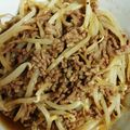 ＊パンとマドレーヌ＊'s cooksnap of when they made 簡単☆ひき肉ともやし炒め.
