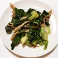 おいも0502's cooksnap of when they made 簡単‼レタスの外葉で炒めもの.