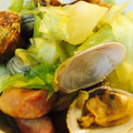 FULAU's cooksnap of when they made あさりときゃべつのソーセージ入り酒蒸し.