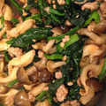 クマたぬき's cooksnap of when they made 小松菜としめじの肉そぼろ炒め♪.