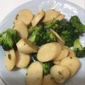 あゆたろう♫'s cooksnap of when they made ブロッコリーとウィンナーのバター炒め.