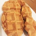Giraffe33's cooksnap of when they made もち粉で作るきな粉モッフル　アメリカ.