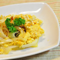 momosukekan's cooksnap of when they made 超簡単♣新たまねぎの卵とじ♣.