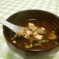赤い電話's cooksnap of when they made 香る舞茸のお味噌汁.
