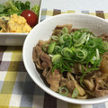 sookoo's cooksnap of when they made 煮込むほど旨い！豚バラごぼう丼.