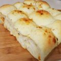 モモ美とガリ男's cooksnap of when they made うちの手捏ねバターミルクちぎりパン♪.