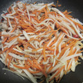 クックtomo107's cooksnap of when they made 大根と人参の皮で作る風味豊かな中華炒め.