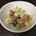 emityu's cooksnap of when they made アボカド、トマト、きゅうりのサラダ.