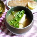 ＴＯＭＯＷＡＴ's cooksnap of when they made 旬★【スナップえんどうと豆腐の味噌汁】.