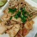 M130018's cooksnap of when they made 味ぽんで♪鶏胸肉ともやしの中華炒め.