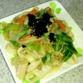kanakoごはん＊'s cooksnap of when they made ☆バタ－めんつゆ ＤＥ 焼きうどん☆　.