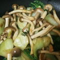 ayamerina☆'s cooksnap of when they made 青梗菜としめじの炒め物.