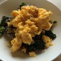 クックE3TEJU☆'s cooksnap of when they made ｴﾉｷとホウレン草のふわふわ卵乗せ.