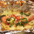 無添加くんの母's cooksnap of when they made 塩鮭と新玉ねぎのピザ風ホイル蒸し.