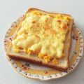 Blue＊＊'s cooksnap of when they made 簡単！マヨたまチーズトースト。朝食に！.