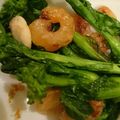 ありまちとも's cooksnap of when they made 塩麹漬けむきえびと菜の花の炒め物.