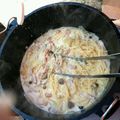 としゆき００７'s cooksnap of when they made ダッチオーブンで作るクリームパスタ.
