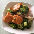 頑張るmama．'s cooksnap of when they made 鮭とブロッコリーのオイマヨ炒め☆.