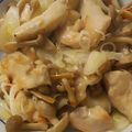 ☆まらさだ☆'s cooksnap of when they made 鶏胸肉としめじの塩炒め（生姜風味）.