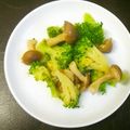 ウメ吉さん's cooksnap of when they made シメジとブロッコリーのオイソ炒め.
