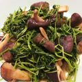 なっちゃん＊＊＊'s cooksnap of when they made 豆苗としいたけの醤油バター炒めレモン風味.