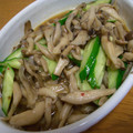 conn's cooksnap of when they made キムチの素で超～簡単きゅうり＆きのこ炒め.