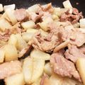 seacomet's cooksnap of when they made 少ない材料で！豚コマと大根の味噌炒め♡.