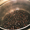 チロルちょこっ's cooksnap of when they made 簡単お節！黒豆(南部鉄鍋).