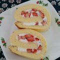 ネコフミ's cooksnap of when they made 苺のロールケーキ.