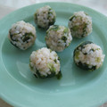 miykitchen's cooksnap of when they made お弁当☀玄米のおむすび☀青菜の地のり和え.