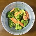 早起きまま's cooksnap of when they made 簡単副菜ブロッコリー人参の味噌マヨ和え.