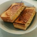 takana0217's cooksnap of when they made 簡単☆チーズ入りホットサンド.