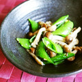 kebeibiko's cooksnap of when they made スナップエンドウとキノコの塩糀炒め！.