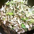 なおちゃん♪♪♪'s cooksnap of when they made ネギ塩レモンダレで豚肉ときのこ炒め.