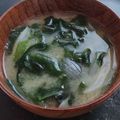 ミロにゃん's cooksnap of when they made 新玉ねぎとわかめの味噌汁.