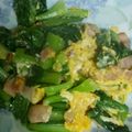 みほほ☆'s cooksnap of when they made 小松菜とベーコンの卵炒め.