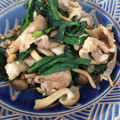 えりぱんな's cooksnap of when they made たっぷりニラとシメジの豚胡麻炒め.