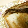 ちびちょびかばおママ's cooksnap of when they made 餅チョコホットサンド.