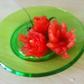 Yokchina's cooksnap of when they made 簡単飾り切り♪トマトの皮でカーネーション.